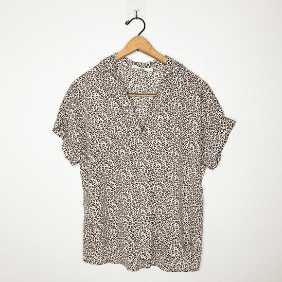 All in Favor Nordstrom Leopard Animal Print Short Sleeve Button Back Top XS - Picture 2 of 8